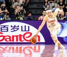 贾赛琪：之前没戴过发带 女篮精神就是场上场下都尽力帮助球队